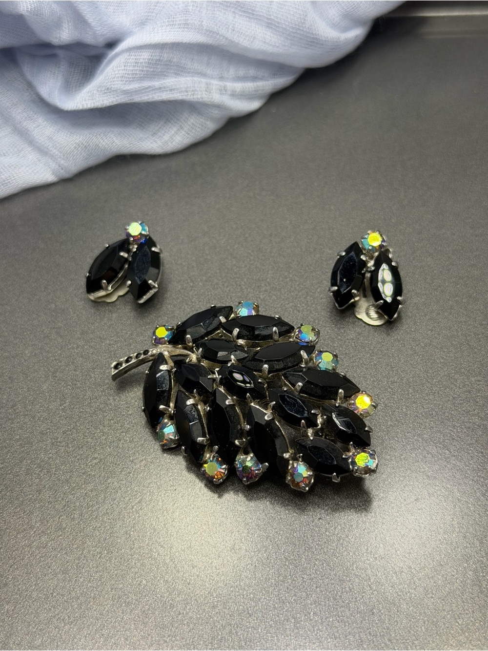 ⬇️⬇️ Vintage Black Marquise Crystal Leaf Brooch and Earring Set #82set